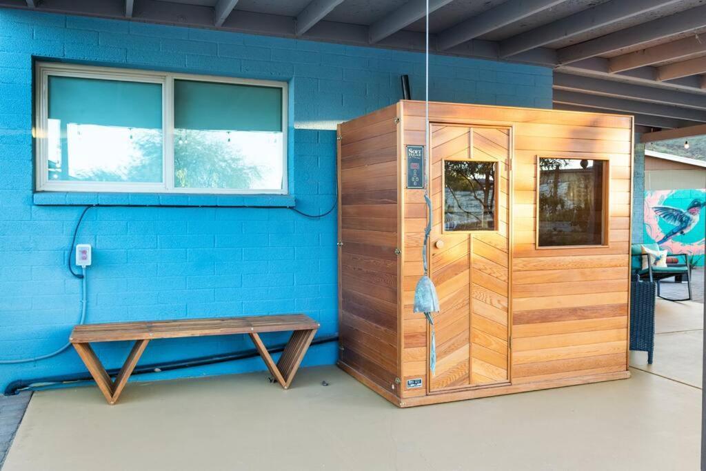 The Hummingbird House, Sauna & Mountain Views! Villa