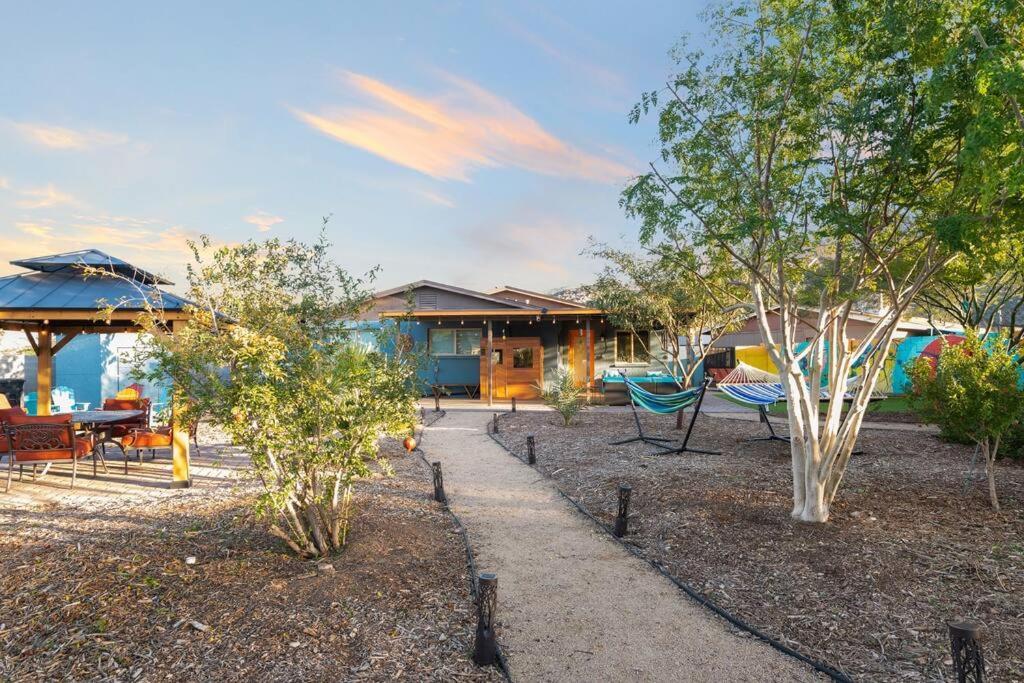 The Hummingbird House, Sauna & Mountain Views! Villa Phoenix